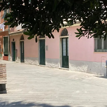 In 20 Steps From And 20 Minutes From The Cinque Terre By Train *