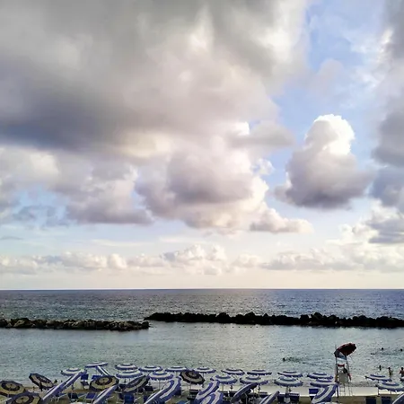 In 20 Steps From And 20 Minutes From The Cinque Terre By Train Guest house Moneglia