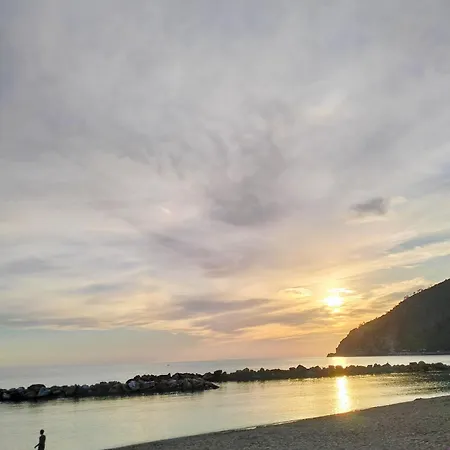 In 20 Steps From And 20 Minutes From The Cinque Terre By Train
