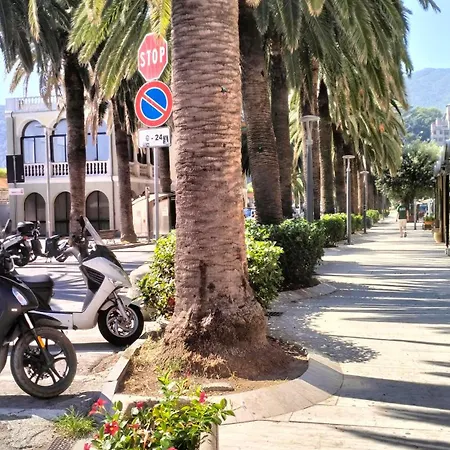 In 20 Steps From And 20 Minutes From The Cinque Terre By Train Guest house Moneglia