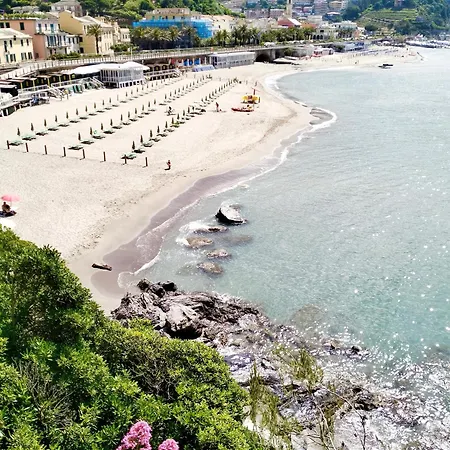 In 20 Steps From And 20 Minutes From The Cinque Terre By Train